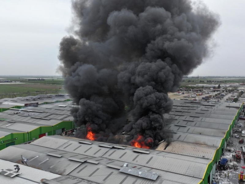 Turkiyadagi zavodda katta yong‘in sodir bo‘ldi (video)