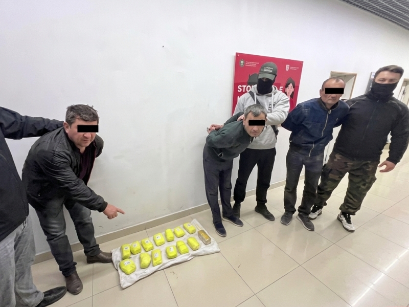 Drug dealers caught selling 15 kg of narcotics in Tashkent region (video)