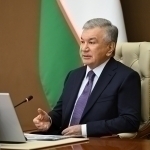 Расман: Президент алифбони такомиллаштириш бўйича қонунни имзолади