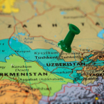 “Forbes”: O‘zbekiston “geografiya — bu taqdir” qoidasidan voz kechishga urinmoqda