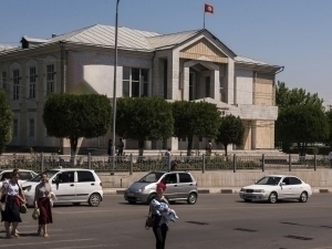 Haykal ortidan ko‘cha. Qirg‘iziston Lenindan voz kechmoqda