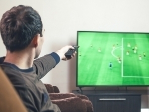 Futbol sababli ayol erini pichoqladi