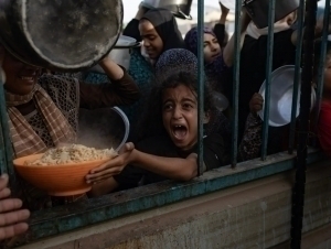 G‘azoda hali hamon bolalar ocharchilikdan aziyat chekmoqda 