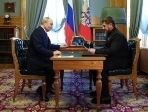 Қодиров чеченларнинг урушдаги иштироки бўйича Путинга ҳисобот берди (видео)