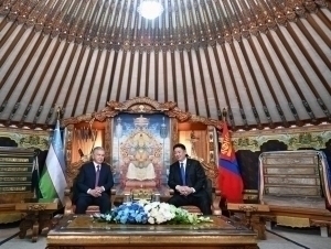 Мирзиёев Мўғулистон раҳбарини Ўзбекистонга таклиф қилди