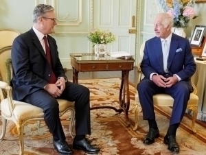 Starmer Britaniya Bosh vaziri lavozimini tark etdi (video)