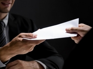 Коррупция ҳақида хабар берган шахсларга ҳимоя ордери берилади