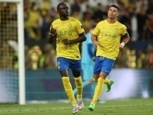 Роналду Манега совға берди (видео)