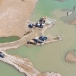 Daryo o‘zanidan 1 mlrd so‘mlik qum qazib olganlar ushlandi