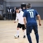 Садир Жапаров футбол ўйнади, танаффусда эса ҳужжатларни имзолади (видео)