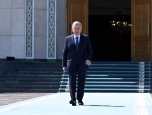 Мирзиёев Венгрияга жўнаб кетди