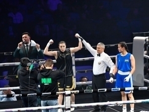 Навбаҳор Ҳамидова проф боксда илк жангида ғалаба қозонди