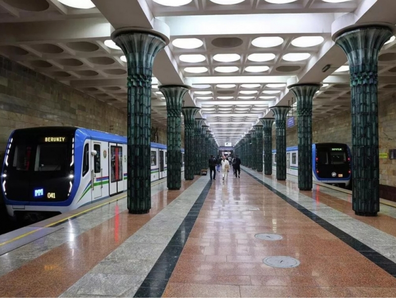 Woman falls onto tracks in Tashkent metro
