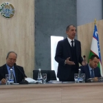 Yozuvchilar uyushmasi qoshida 
