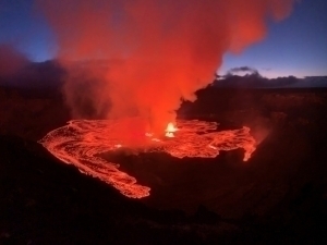 Гавайидаги Килауэа вулқони отилди (видео)