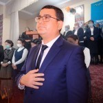 Uzr chelenj davom etadi. Navbat o‘qituvchilarni sazoyi qilgan tuman hokimiga