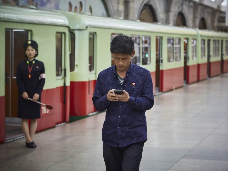 Shimoliy Koreyada yashirincha telefon ishlatgan 10 kishi qatl etildi