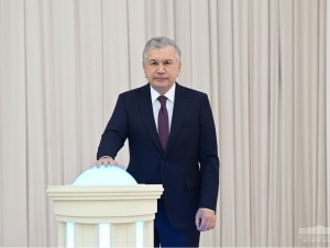 Mirziyoyev Navoiyda 3,6 mlrd dollarlik loyihalarni boshlab berdi