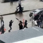 Moskvada migrantlar belkurak va tayoqlar bilan ommaviy mushtlashdi (video)