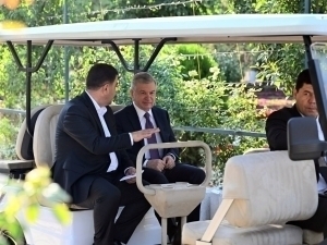 Shavkat Mirziyoyev Namanganda gullar festivaliga bordi