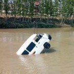 Namanganda ikkita Damas kanalga tushib ketdi (video)