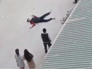 Термизда 18 ёшли талаба ўзини 14-қаватдан ташлаб юборди (видео)