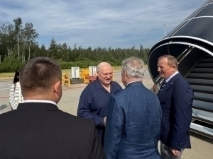 Лукашенко Путин билан учрашиш учун Россияга борди