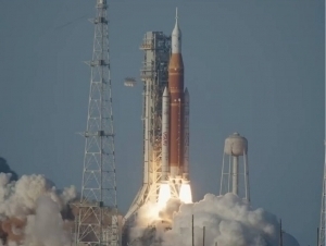 АҚШ 50 йилдан кейин илк бор Ойга одам чиқарди (видео)