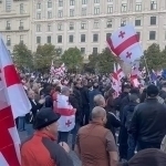 Tbilisida saylovlar fonida ommaviy namoyishlar boshlandi (video)