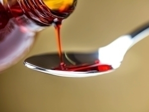 Isitma tushiruvchi sirop sabab 3 yashar qizcha vafot etdi