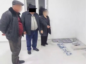 Поездга тиббий буюмларни яширган вагон кузатувчилари ушланди (видео)